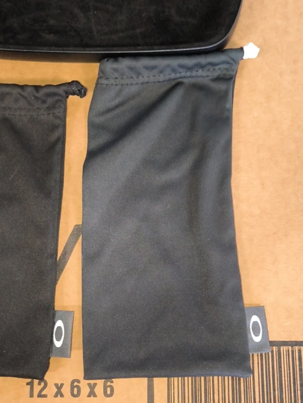 Oakley Sunglasses Eyeglasses Black Clam Magnetic Case w/ 3 Clothes